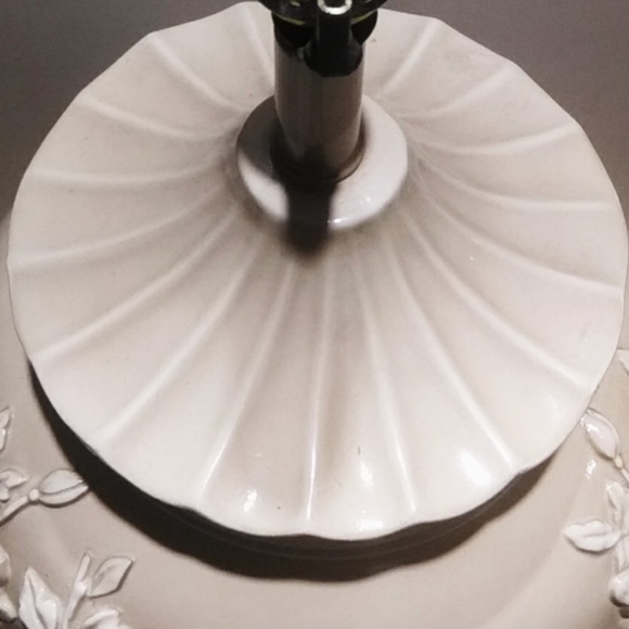 Vintage Ceramic Table Lamp Beige Asian Hand-Carved Floral Design - Picture 7 of 9